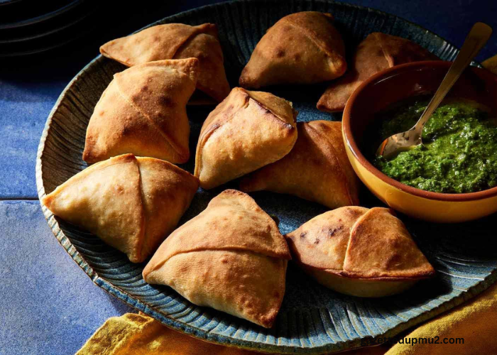 Juicy Meat Samosa Pastries: A Savory Delight for Breaking the Fast

